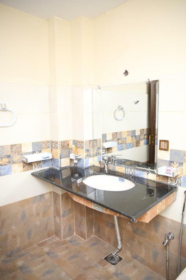 Premier Inn Gulberg Λαχόρη Εξωτερικό φωτογραφία