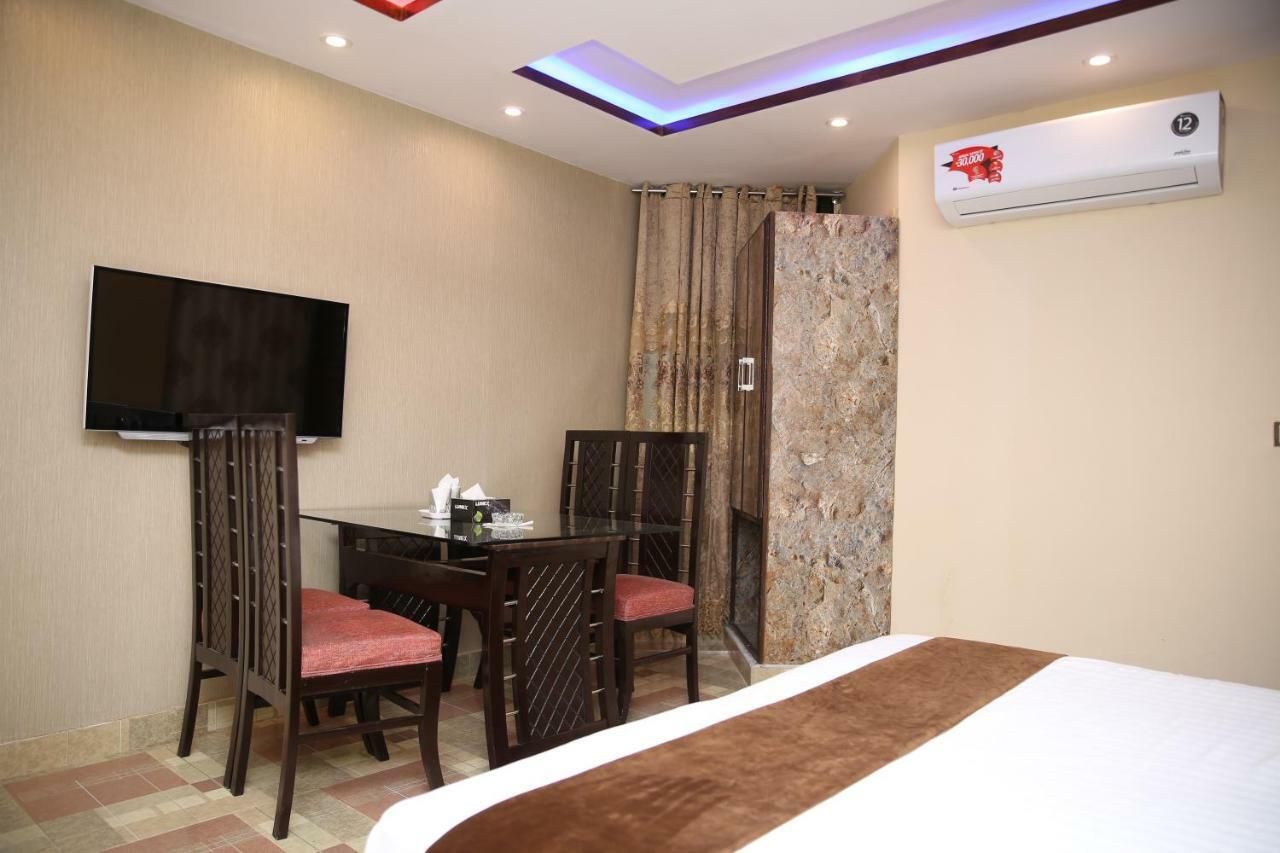Premier Inn Gulberg Λαχόρη Εξωτερικό φωτογραφία
