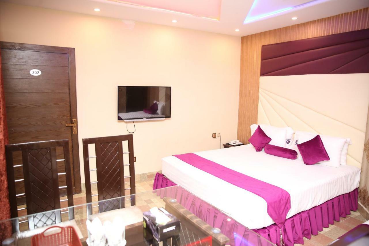 Premier Inn Gulberg Λαχόρη Εξωτερικό φωτογραφία