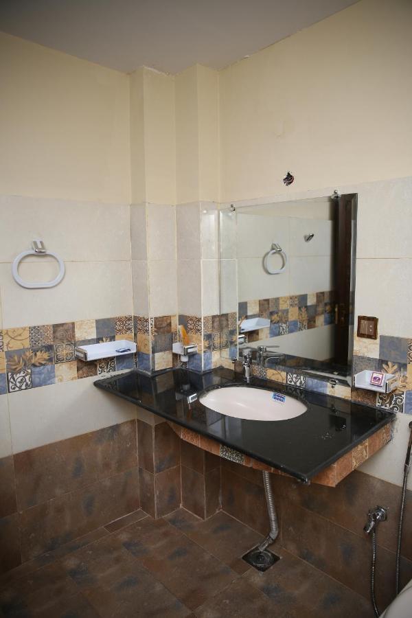 Premier Inn Gulberg Λαχόρη Εξωτερικό φωτογραφία